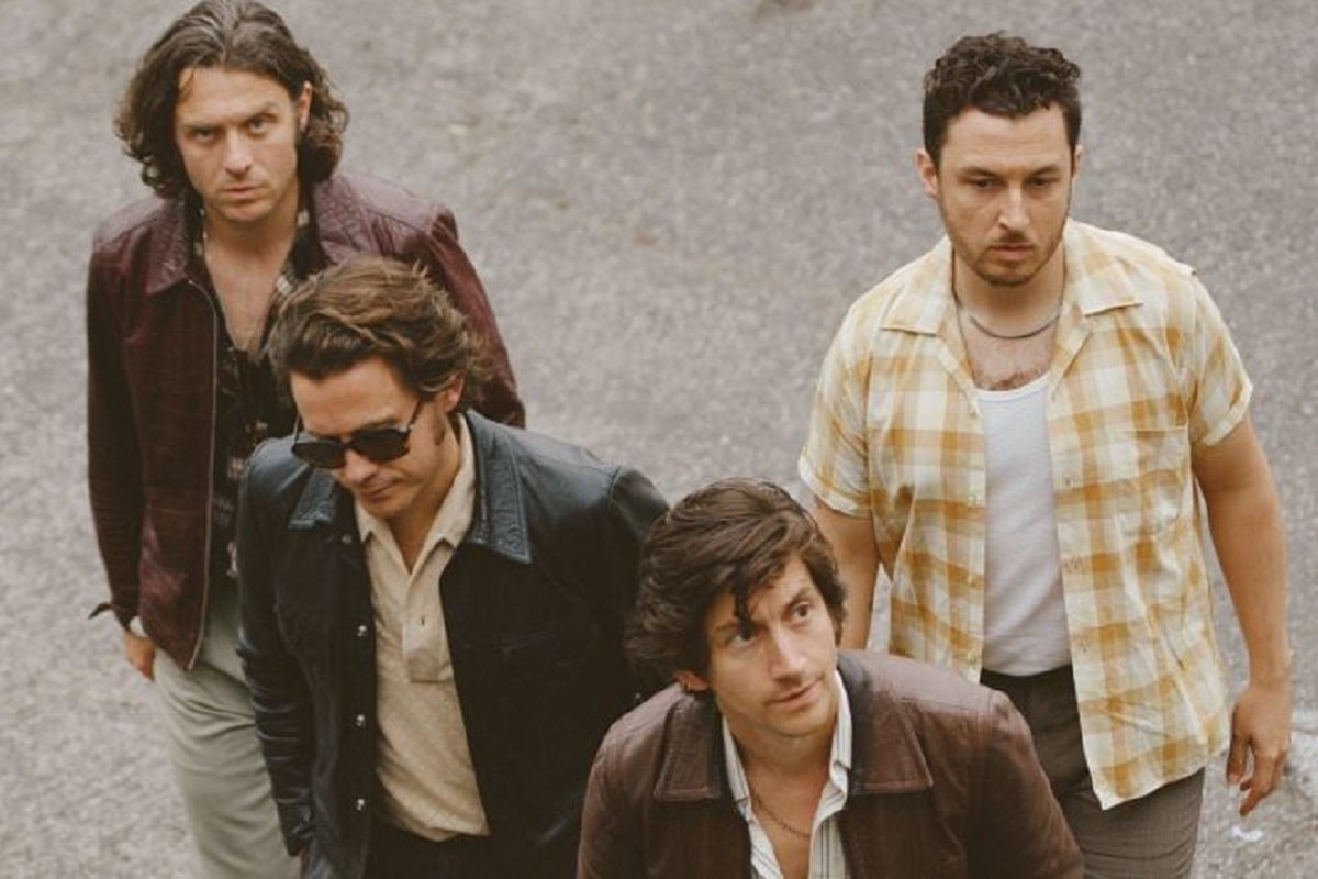 Arctic Monkeys publica su primera canción en cuatro años: «Opening Night»
